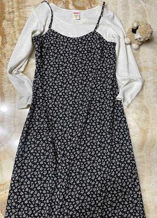 Плаття стильне комбіноване.
нове