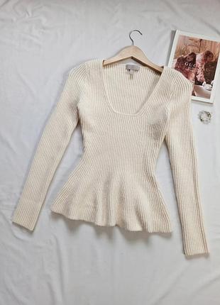 Приталений в'язаний джемпер