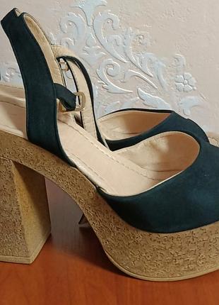 Летние женские босоножки на широкую ножку