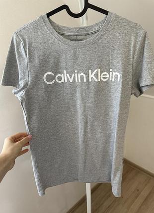Футболка calvin klein xs s оригінал