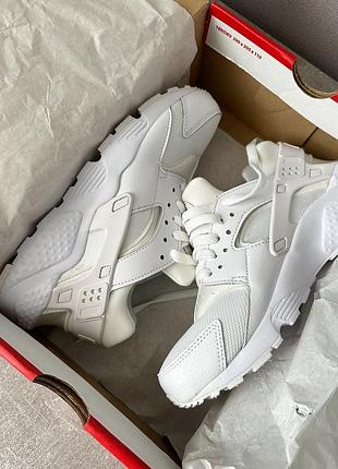 Кросівки жіночі nike air huarache white розмір 38 24см 2500 грнкросівки абсолютно нові 😢