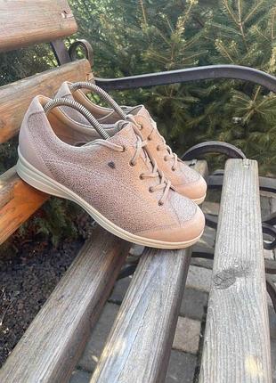 Жіночі шкіряні кросівки бренду finn comfort 41р-26,5см!
