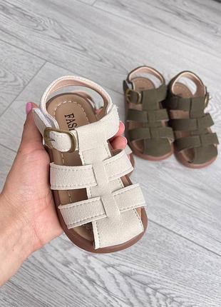 Босоніжки дитячі 2