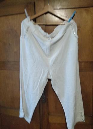 Укороченные белые брюки 60 размера