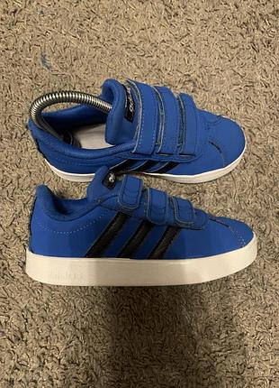 Кросівки adidas. розмір 29 (19 см устілка). оригінал