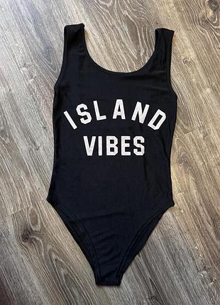 Суцільний купальник