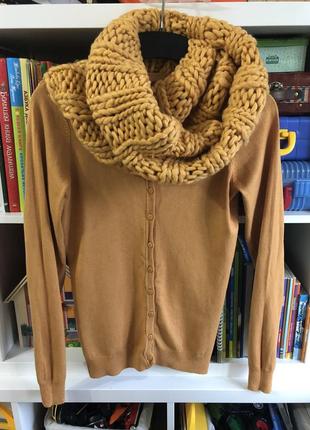 2в1 : свитер и шарф-хамут