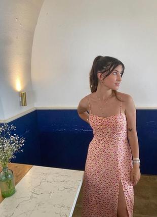 Платье платье-миди с иммитацией корсета в цветочный принт с разрезом