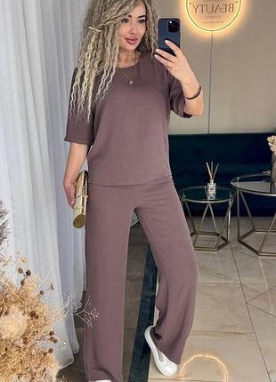 Женский костюм двойка, восемь разных цветов.