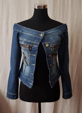 Стильна оригінальна джинсова куртка на плечі с