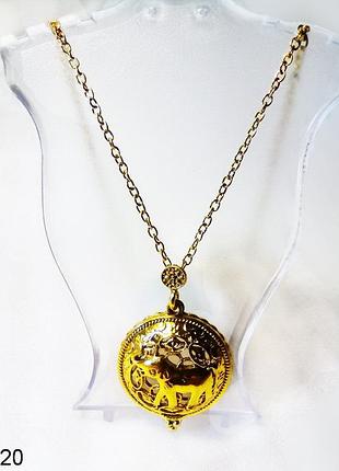 Намисто - лупа із стразами.