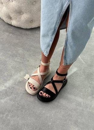 Стильні жіночі босоніжки у чорному та бежевому кольорі ☺️💕