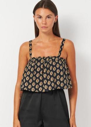 Чорний топ в рюши zara