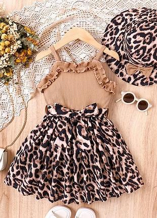 Стильное платье с шляпкой