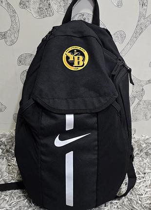 Шикарний рюкзак унисекс спортивний nike.