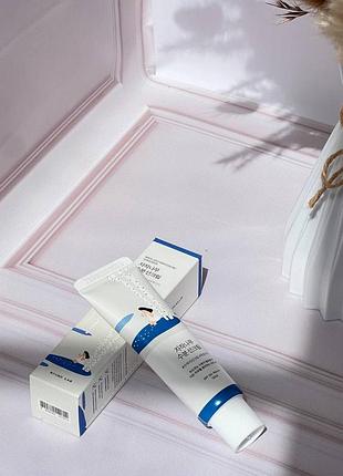 Сонцезахисний крем з березовим соком round lab birch juice moisturizing sunscreen 50 ml