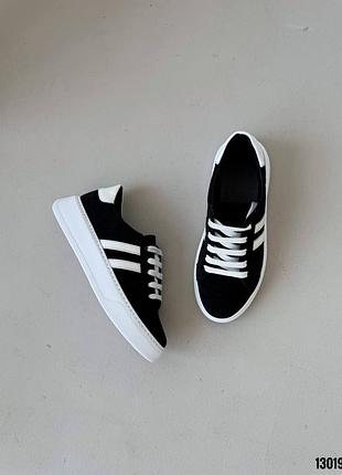 Кросівки кеди чорні білі натуральна замша на високій підошві платформі танкетці