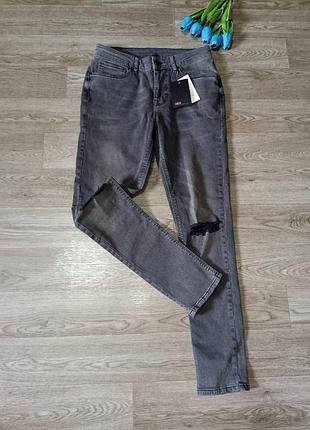 Фирменные, стрейчевые джинсы с биркой!!!