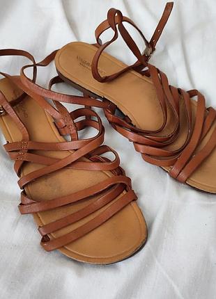 Босоножки на переплетах vagabond