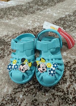 Сандалии резиновые, можно как кроксы 
21 размер