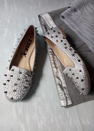 Гламурные туфли лоферы essex glam с шипами и со стразами