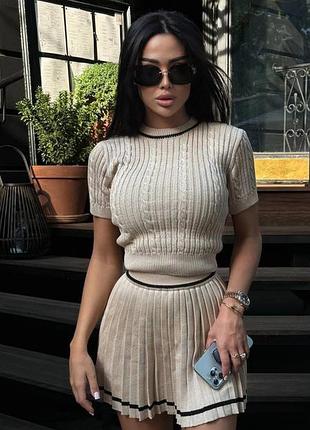 Костюм в'язаний з міні спідницею та футболкою