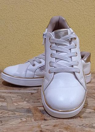 Кроссовки женские