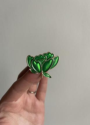 Металева брошка квітка смарагдовий бутон