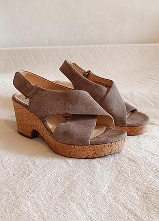 Замшеві босоніжки clarks