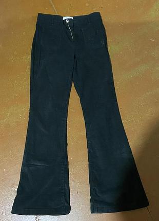 Темно зеленые бархатные джинсы клеш