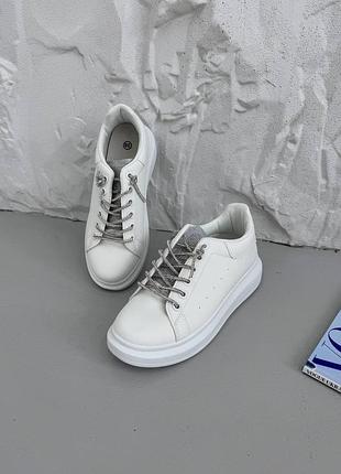 Розпродаж біля базові кеди