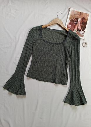 Мягкий лонгслив в рубчик с рукавами клеш/с квадратным декольте