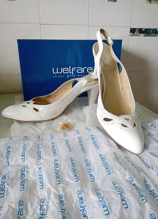 Женские белые босоножки welfare на высоком каблуке размер 40 б/у