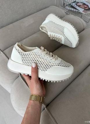 Легкие кроссовки