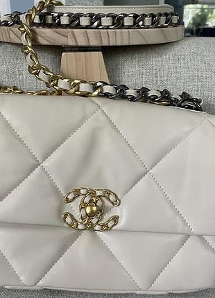 Chanel 19’