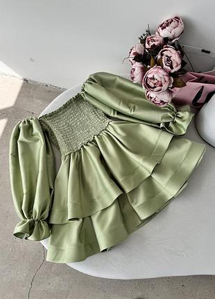 Атласна сукня коротка пишна на резинці з довгим рукавом хакі оливкова з відкритими плечима...