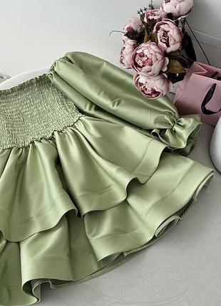 Атласна сукня коротка пишна на резинці з довгим рукавом хакі оливкова з відкритими плечима...