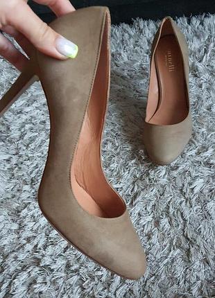 Туфельки kalynda minelli нат.замша р.36;37.