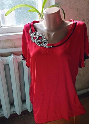 Футболка червона