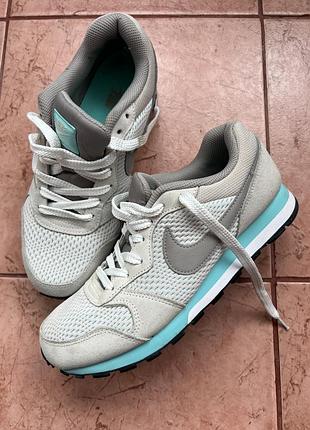 Кросівки жіночі nike