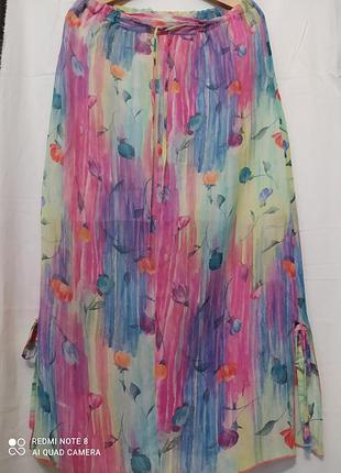Яскрава довга спідниця на резинці і зав'язці