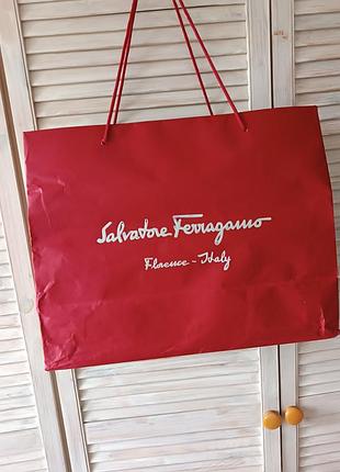 Картонова сумка для одежі salvatore ferragamo