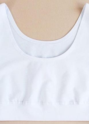 Білий топ без чашек.