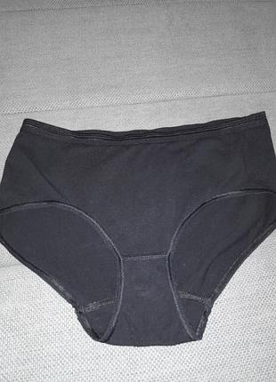 Натуральні жіночі трусики.