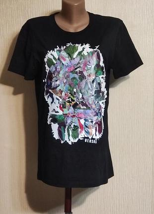 Яркая  подписная футболка от versace.