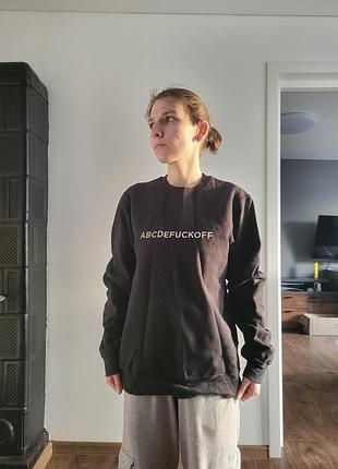 Свитшот с надписью abcdefuckoff на флисе