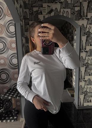 Світшот від adidas з логотипом на спині
