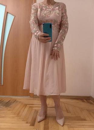 Чудесное нежное платье с вышивкой цветными нитками, размер 14