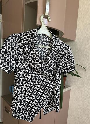 Блузка черная