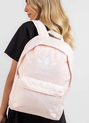 Спортивний жіночий рюкзак adidas.